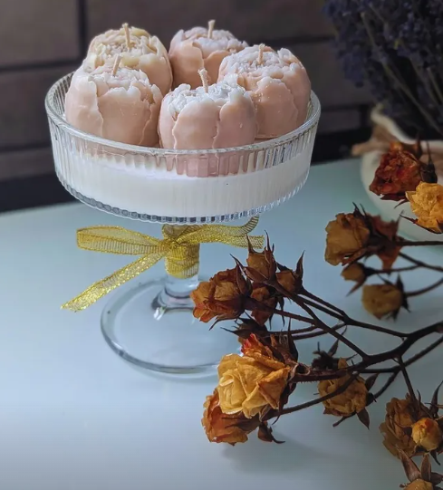 Келих з бутонами